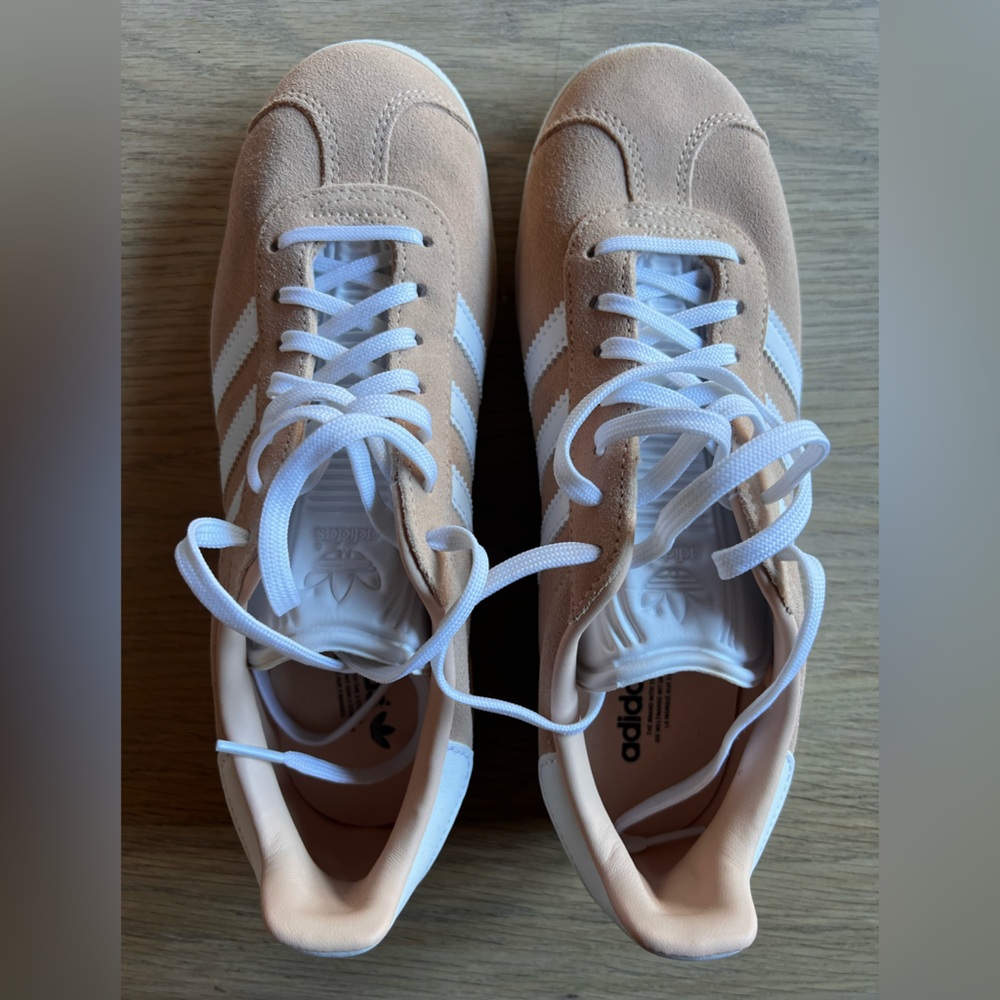 Adidas Orignals Gazelle, Womens US 7, Beige/Pink